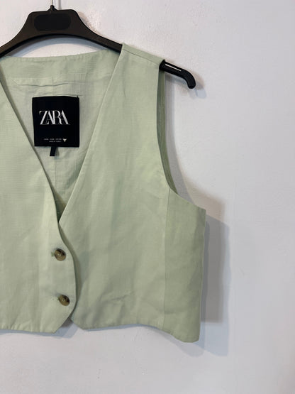 ZARA. Chaleco verde cropped