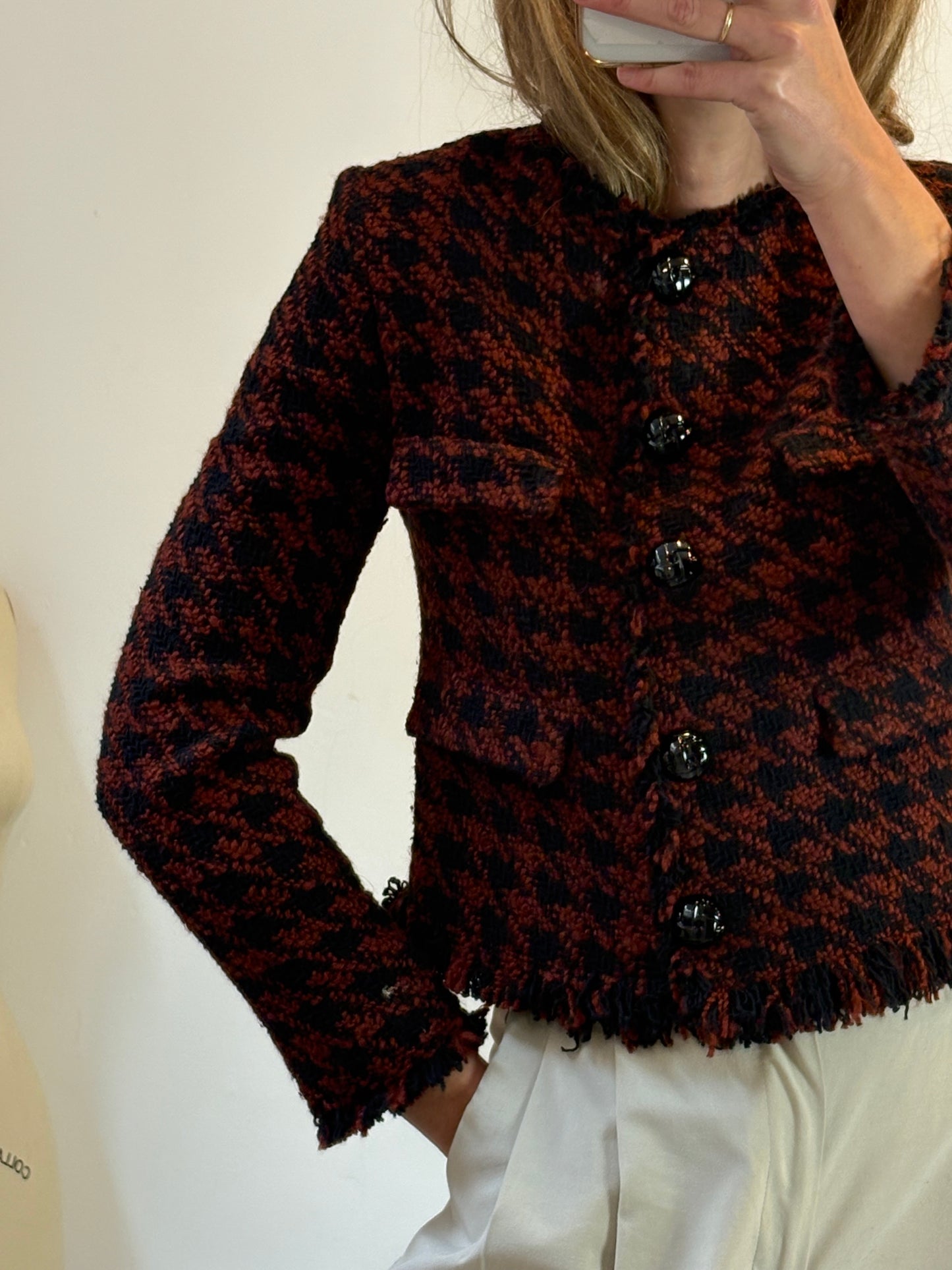 MANGO. Chaqueta tweed detalle botones