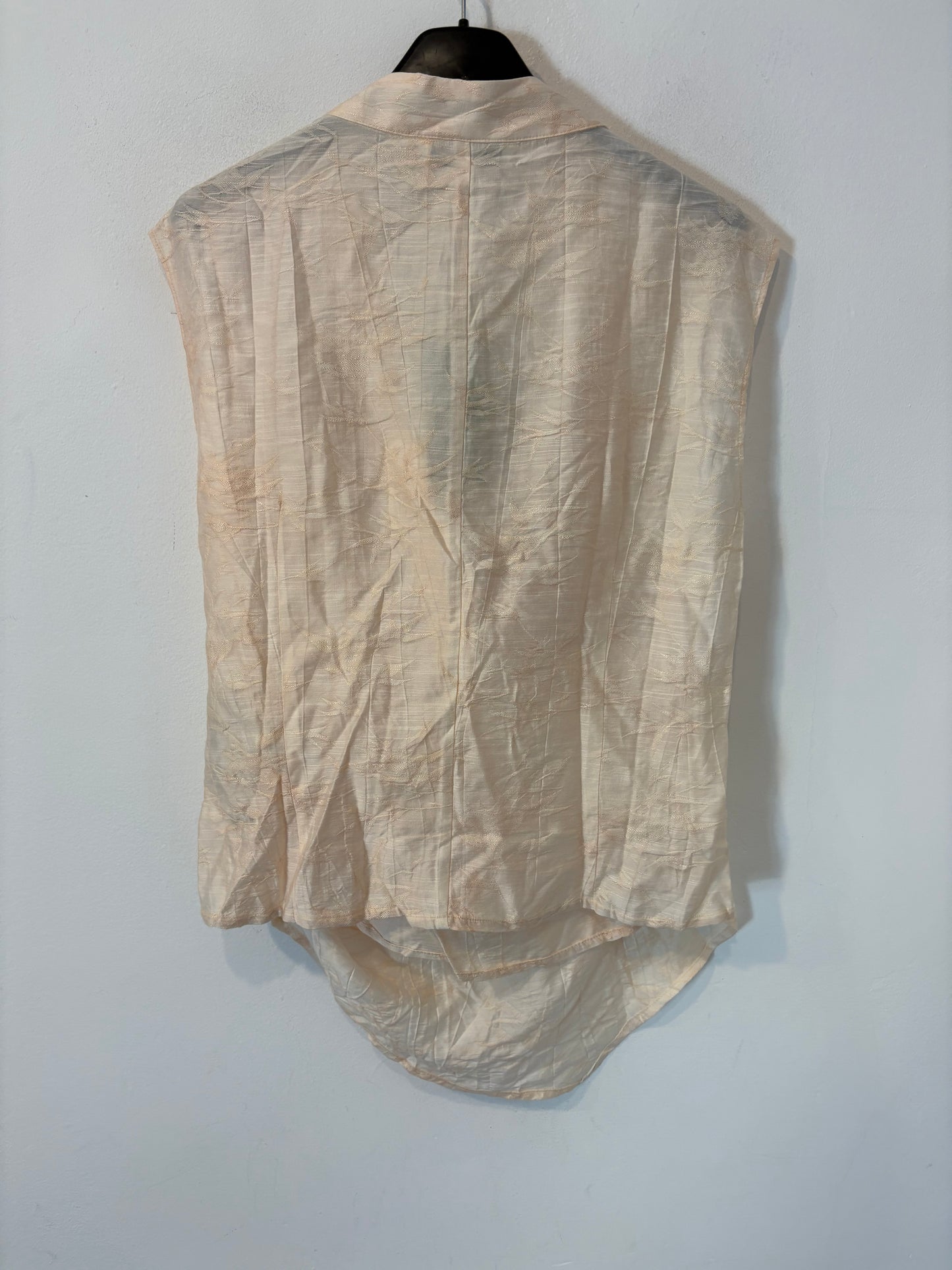 INTROPY. Light pink blouse texture. TM