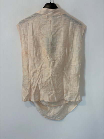 INTROPY. Light pink blouse texture. TM