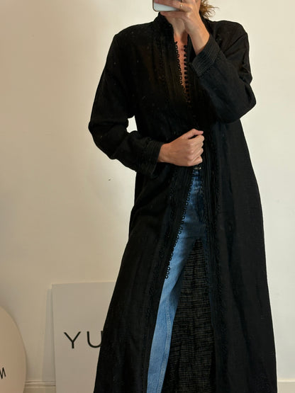 CHEZ BELHAJ. Chaqueta larga/chilaba negra