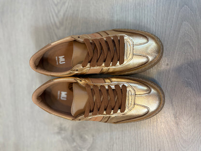 MU THE BRAND. Zapatillas Golden Edition. T 37