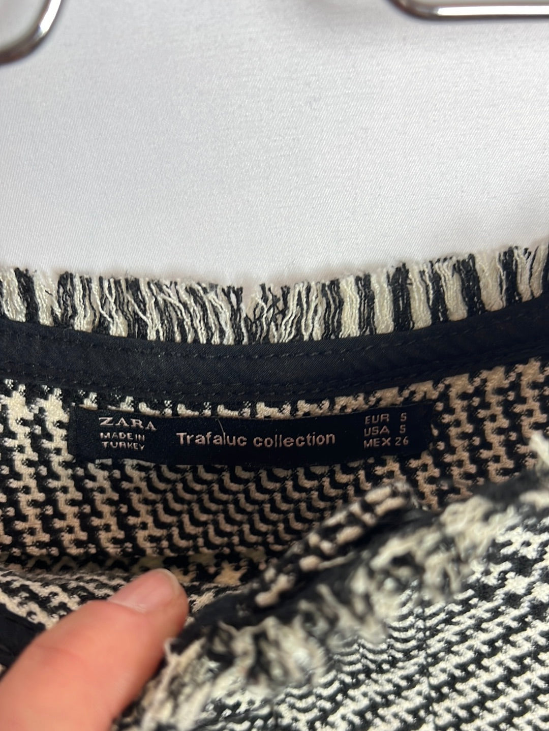 ZARA. Falda corta de gallo. T S