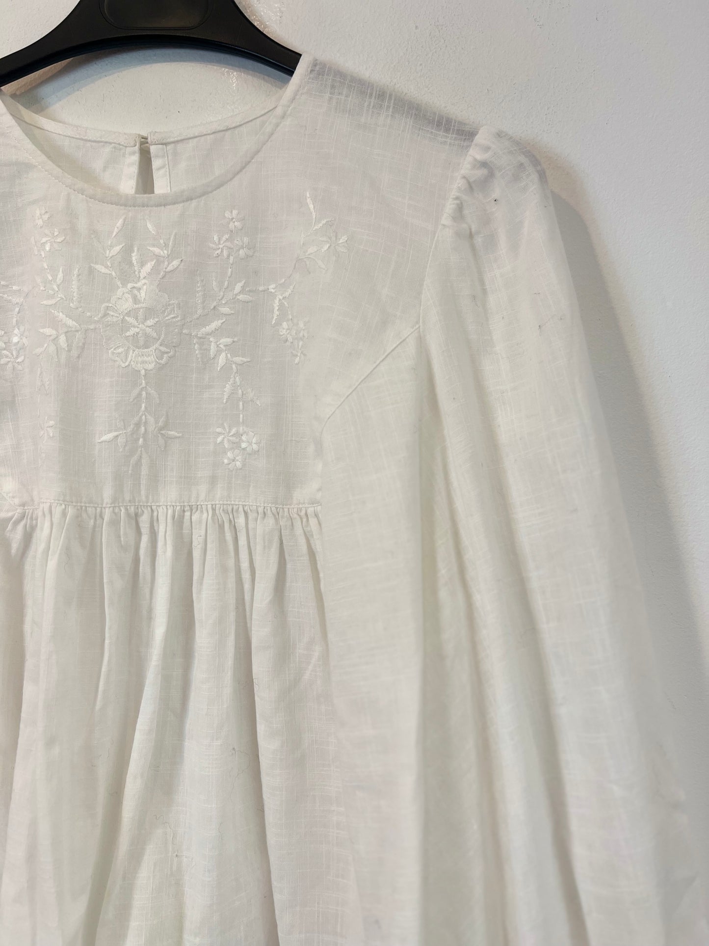 OTRAS. Blusa blanca bordada TU(xs)