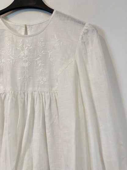 OTRAS. Blusa blanca bordada TU(xs)