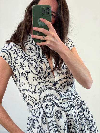 ZARA. Vestido midi blanco bordados
