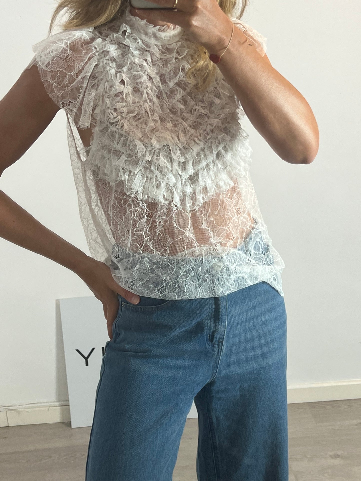 ZARA. Top blanco encaje T.L