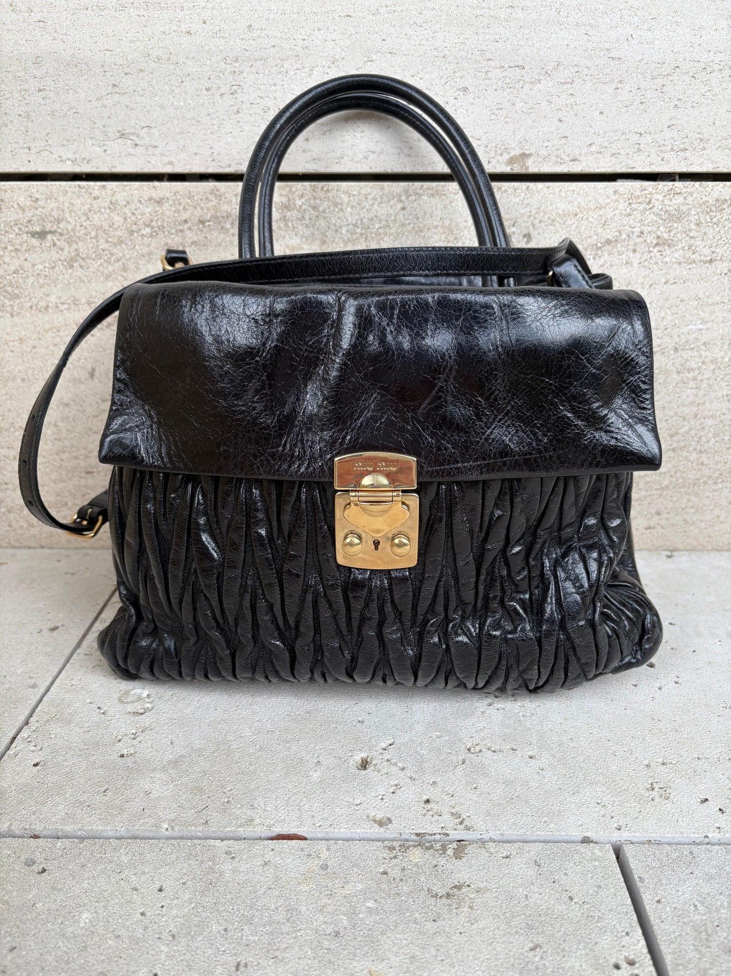 MIU MIU. Bolso matelassé piel negro