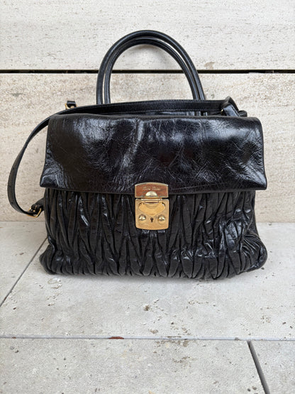 MIU MIU. Bolso matelassé piel negro