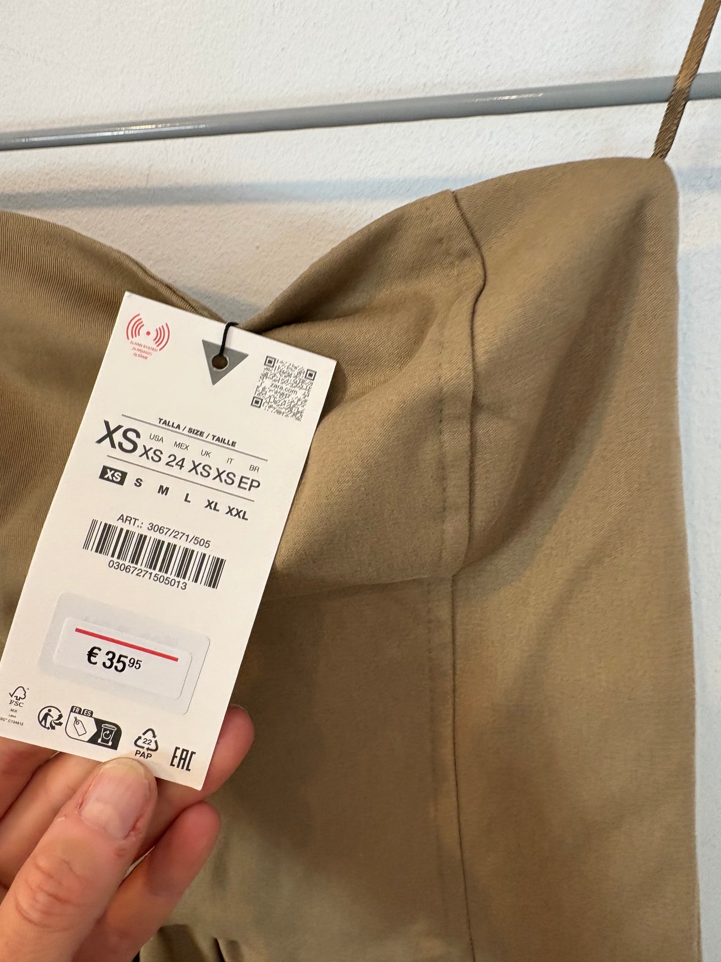 ZARA. Vestido palabra de honor caqui