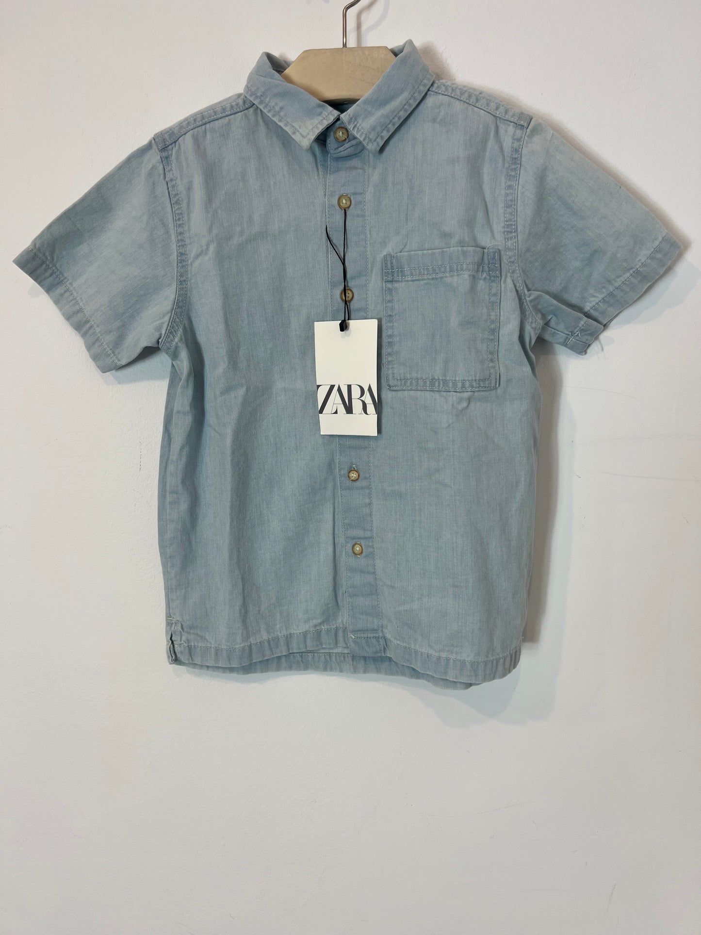 ZARA. Camisa denim manga corta. T 6 años