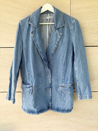 ZARA. Blazer denim cruzada. T XS(S)