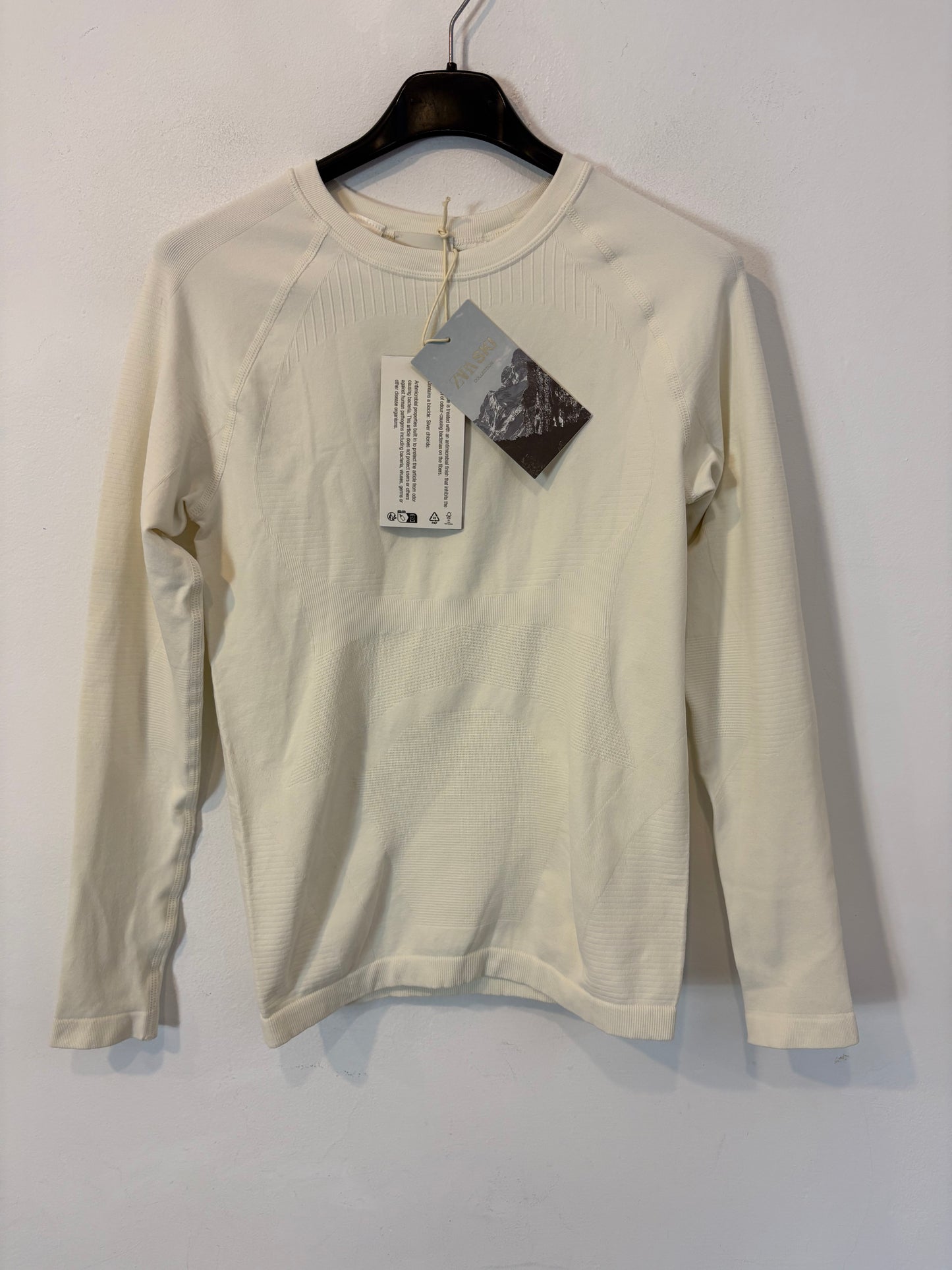 ZARA SKI. Camiseta blanca ski