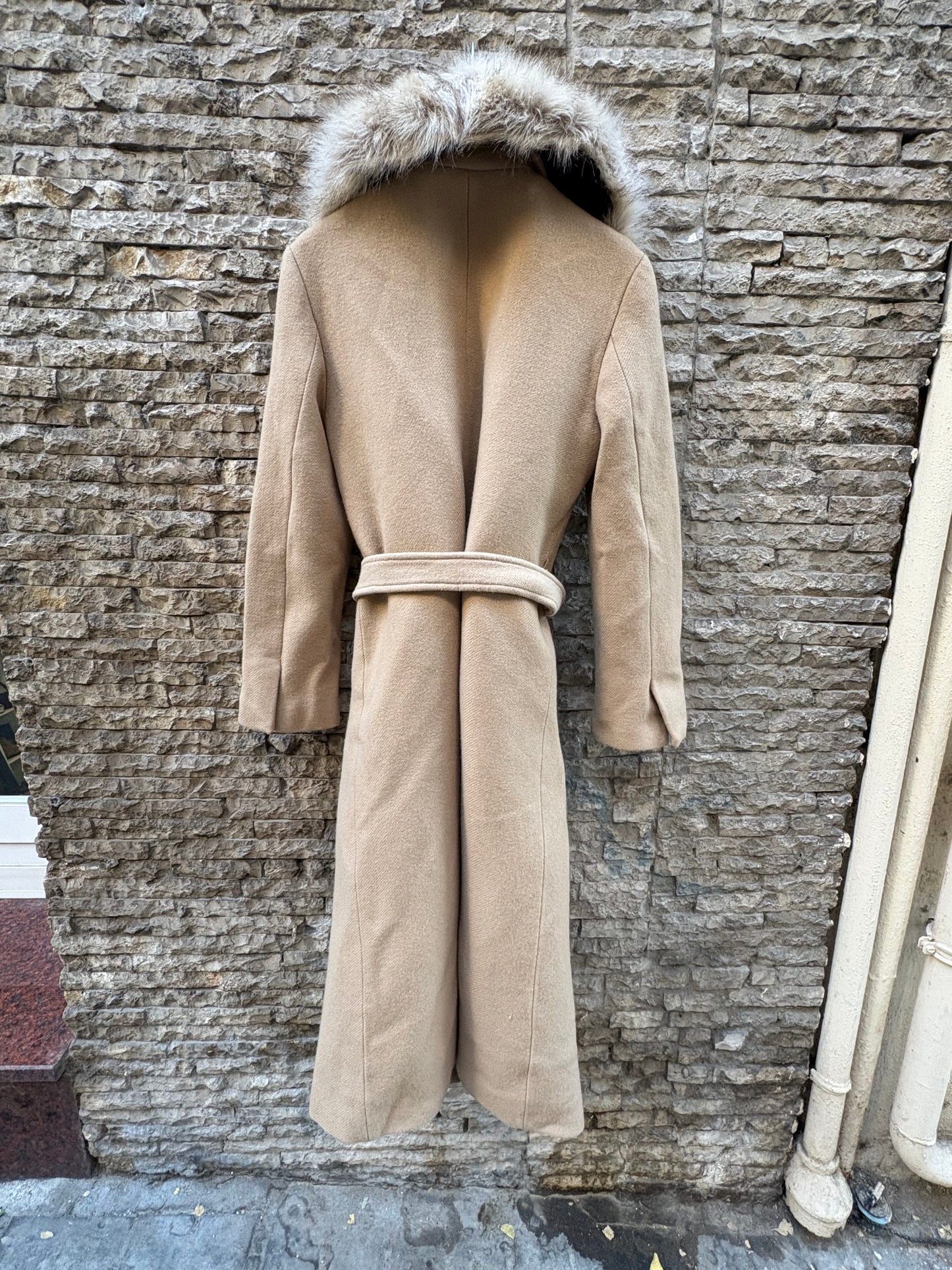 ZARA. Abrigo largo camel lana