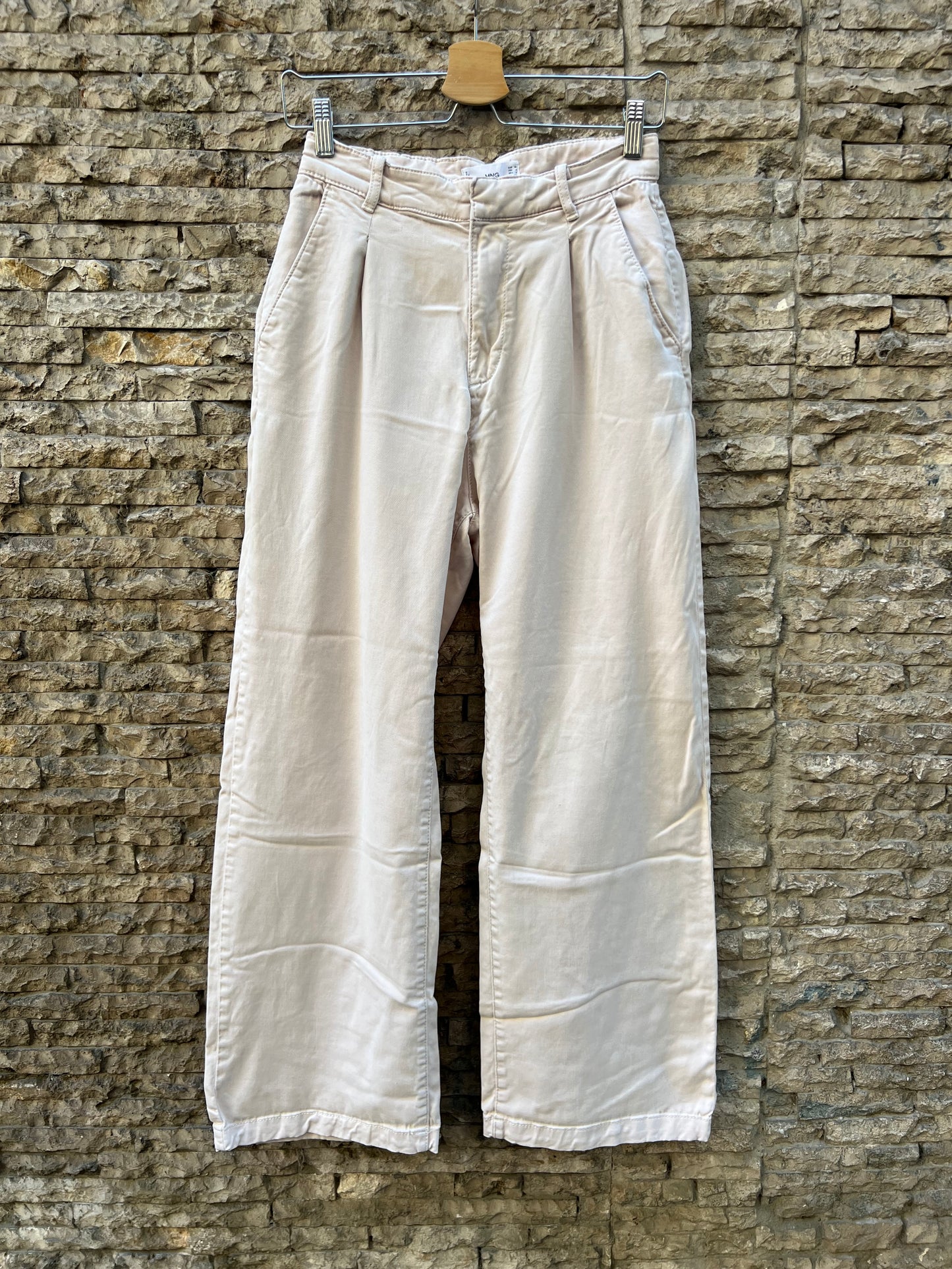 ZARA. Denim beige pinzas. T 36