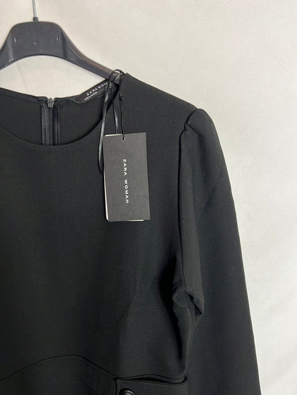 ZARA. Top negro manga larga botones. T L