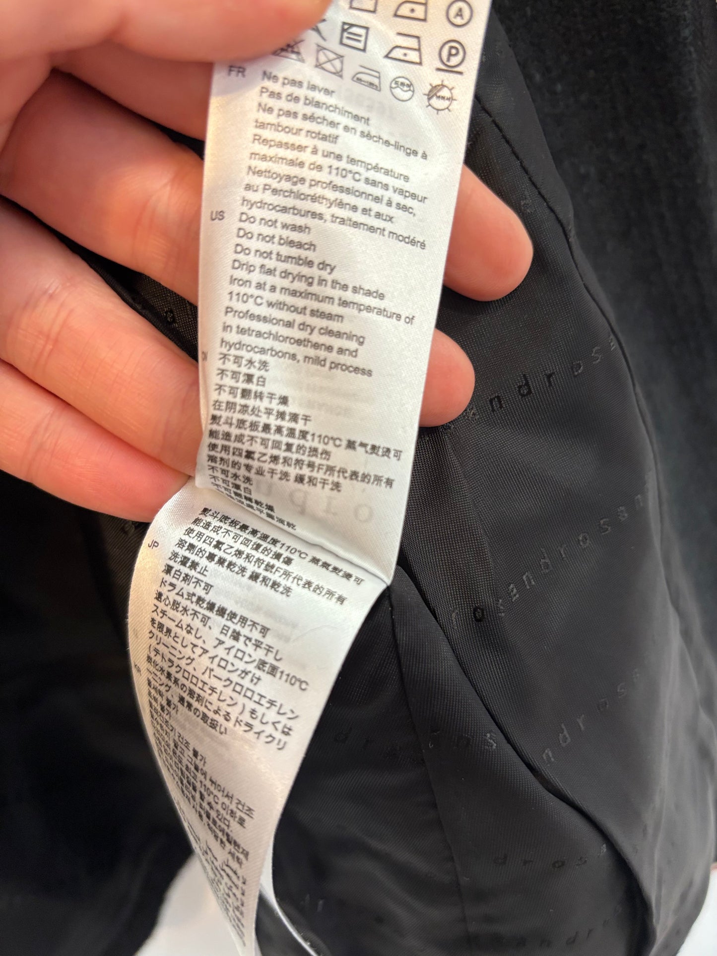 SANDRO. Chaqueta negra tweed bolsillos