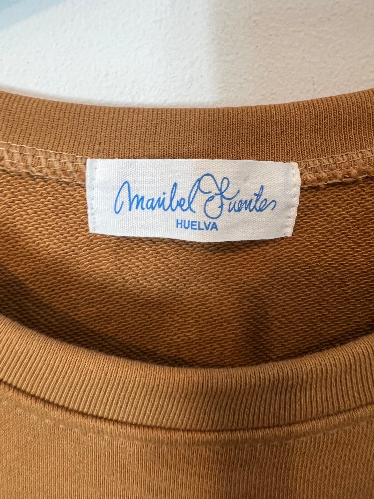 MARIBEL FUENTES. Sudadera camel flor T.u(m)