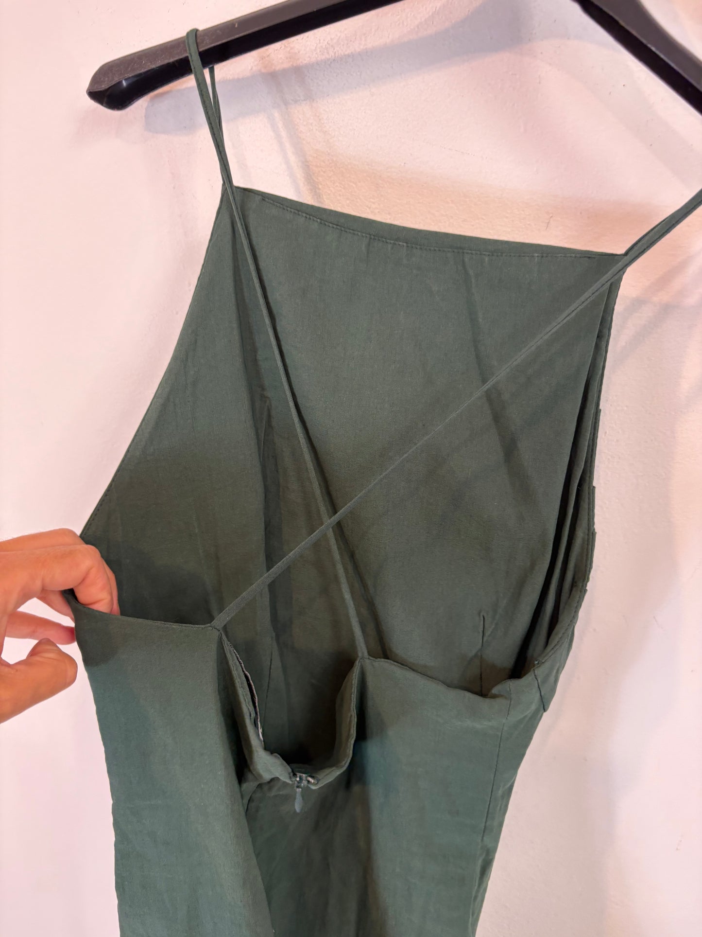 ZARA. Vestido corto verde fruncido. T S