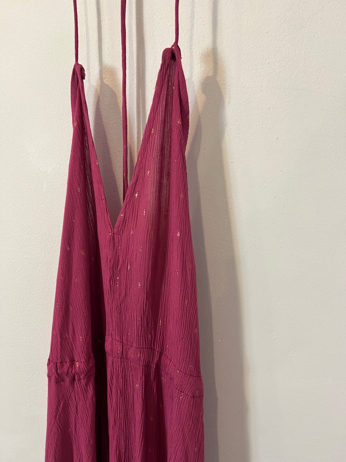 BASYCO. Vestido rosa detalles