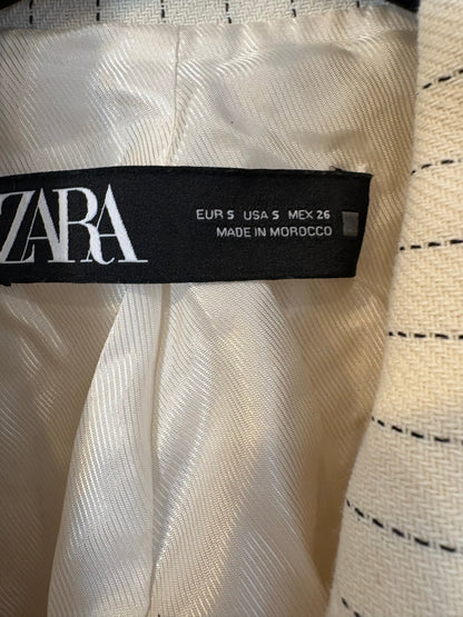 ZARA. Total look chaqueta cropped rayas