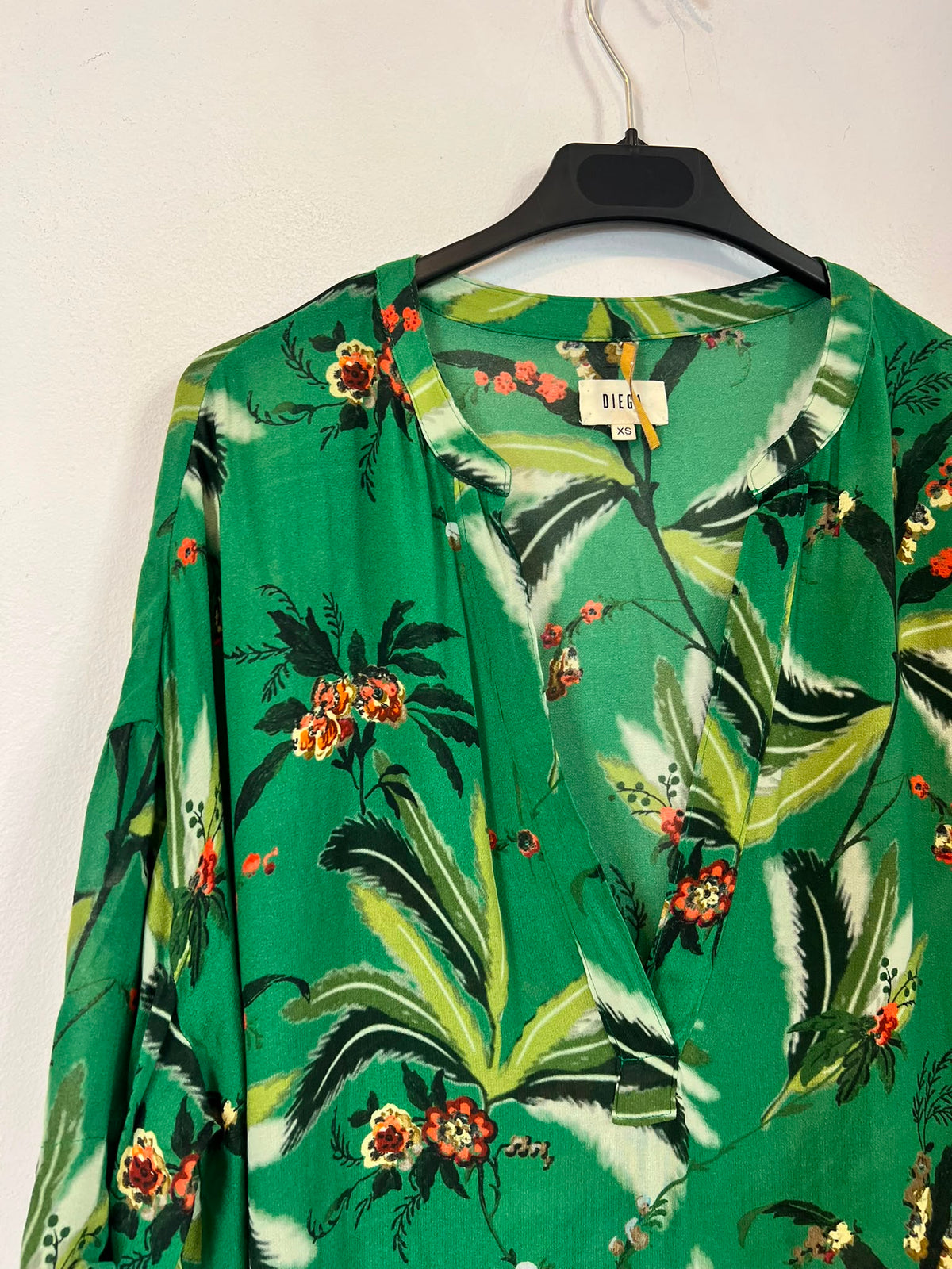 DIEGA. Blusa verde estampada