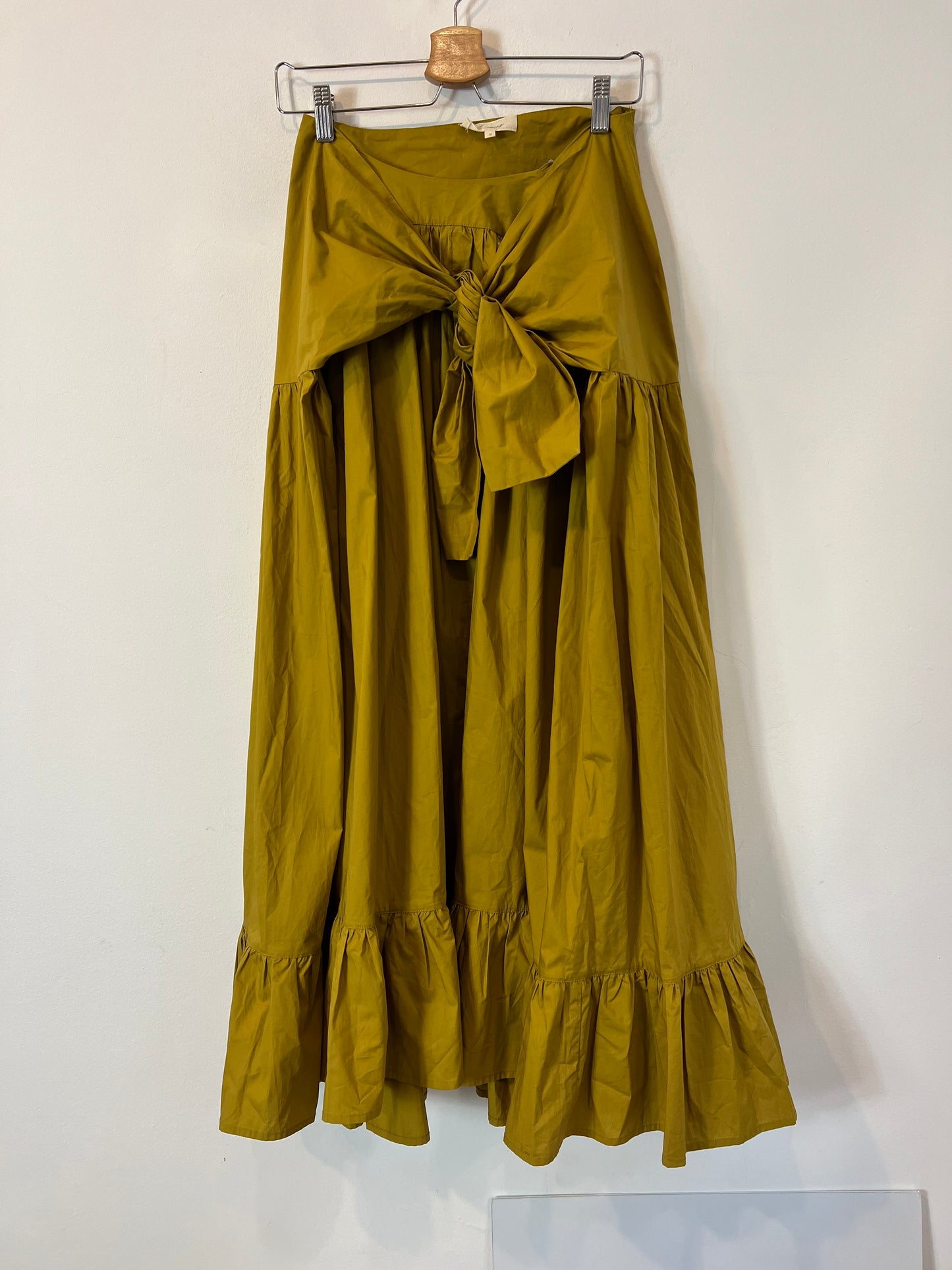 IS COMING. Falda larga mostaza