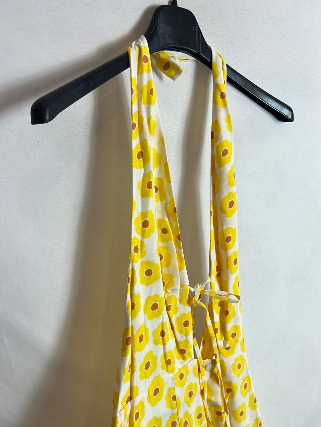 REVE. Floral midi dress with neckline detail. TS