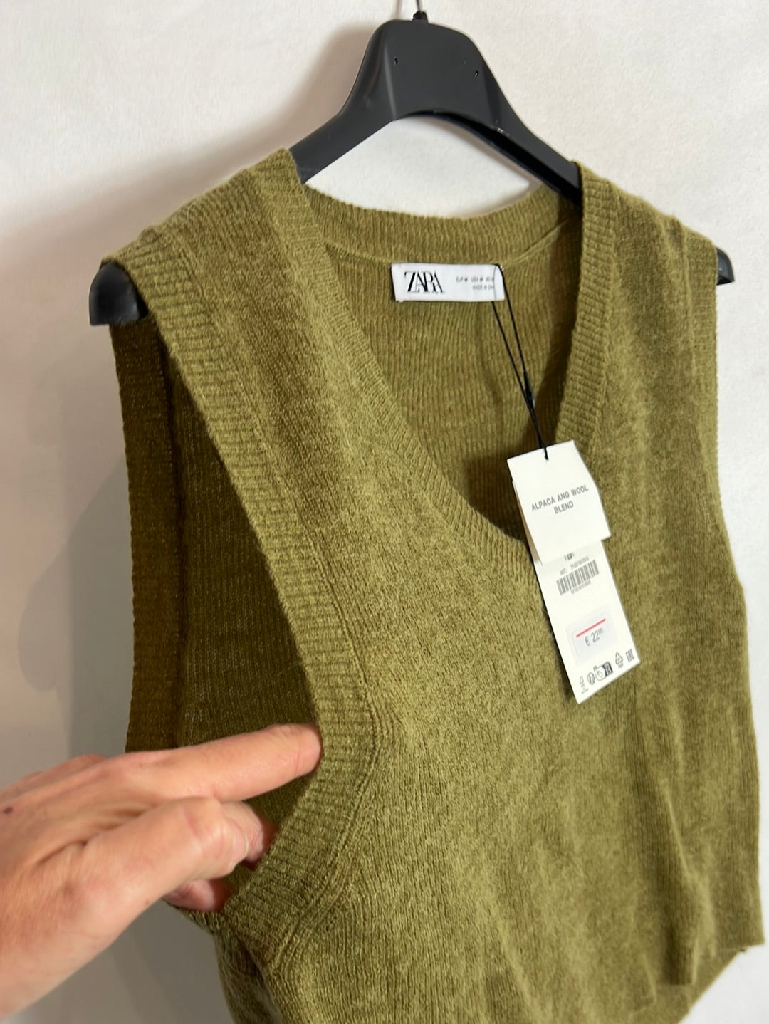 ZARA. Jersey sin mangas lana verde. T M