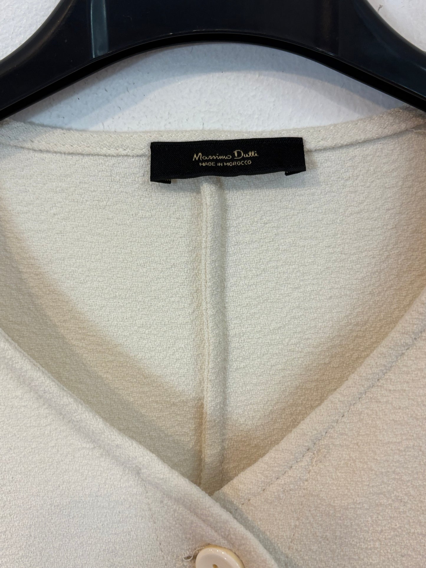 MASSIMO DUTTI. Chaqueta fluida color crudo