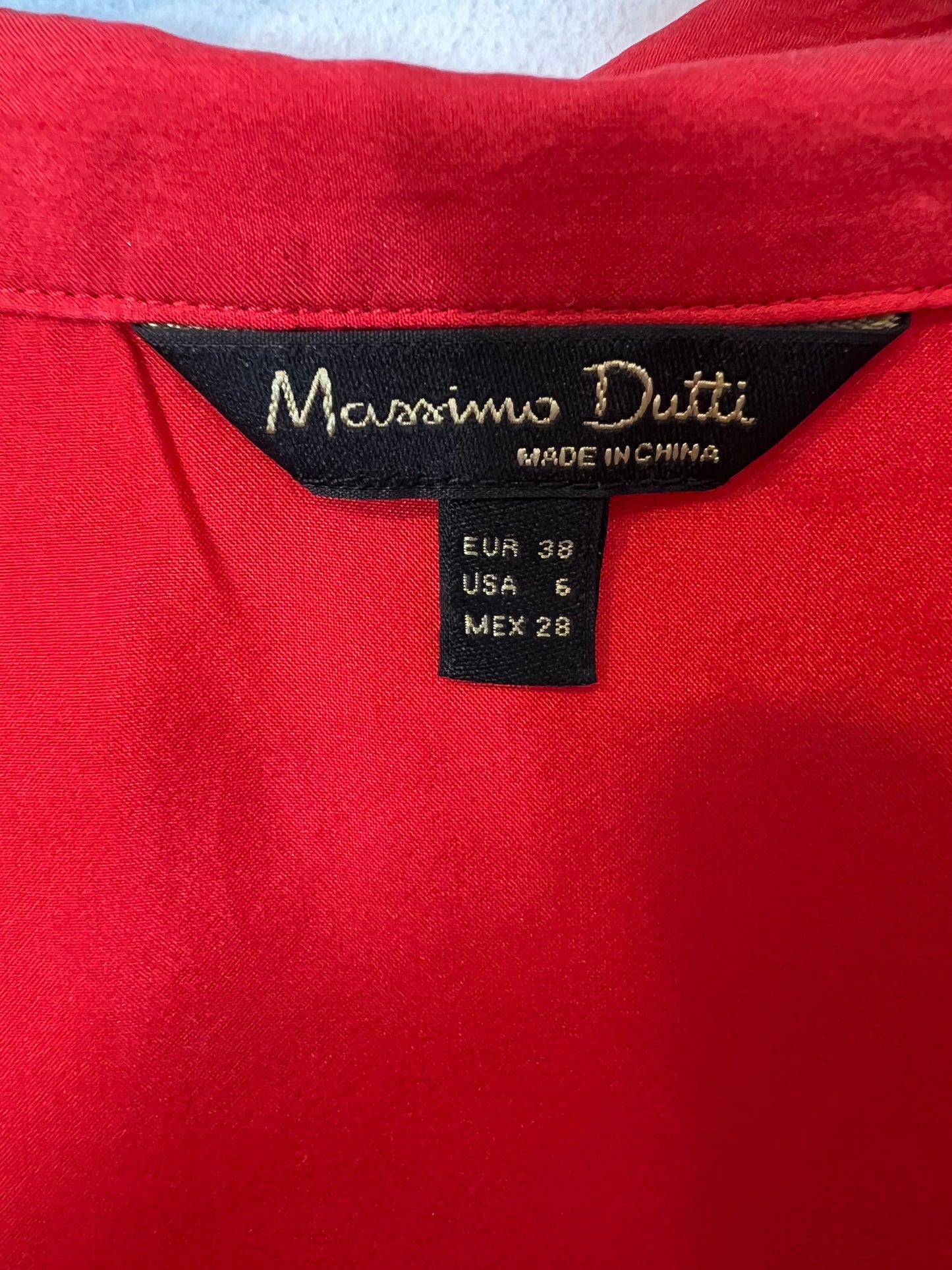 MASSIMO DUTTI. Red fluid silk blouse, size 38
