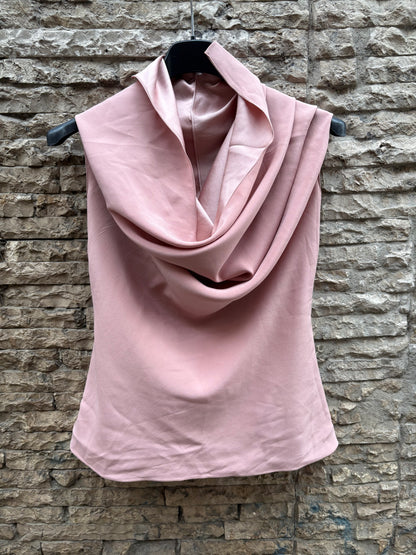 JANTAMINIAU. Top rosa seda detalle cuello