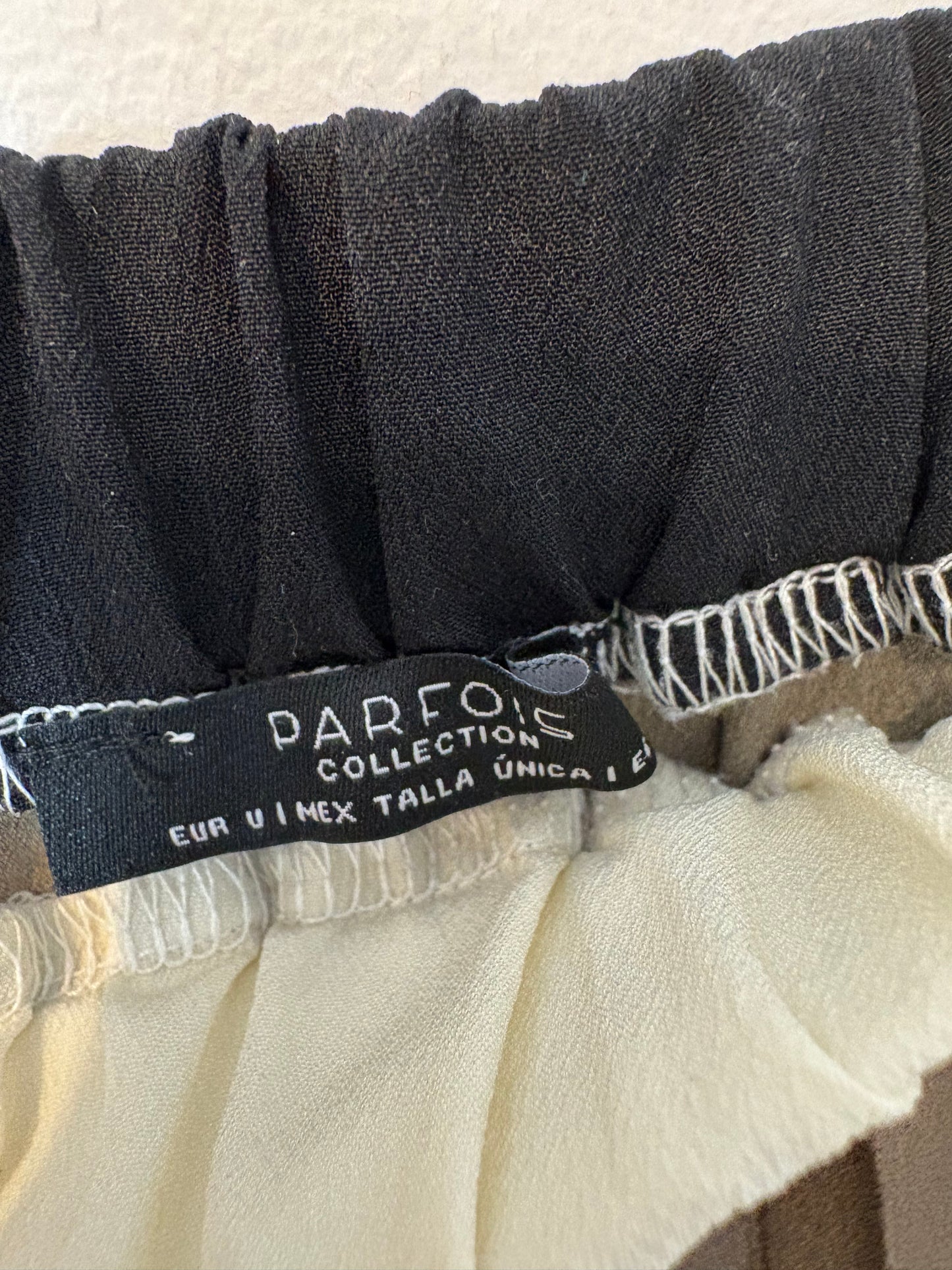 PARFOIS. Falda midi plisada estampada