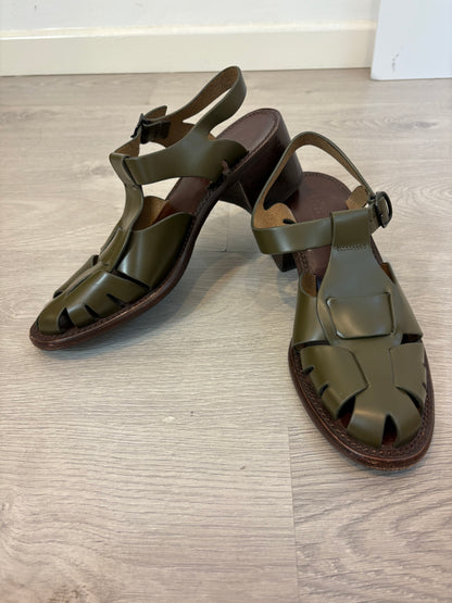 HEREU STUDIO. Sandalia piel destaponada verde. T 39
