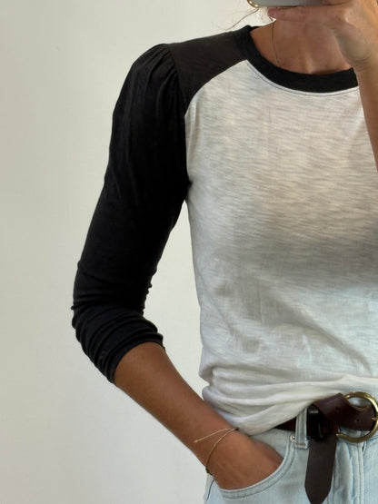 VERONICA BEARD. Camiseta bicolor detalle hombros