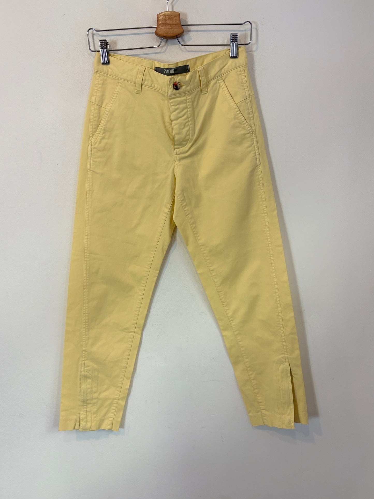 ZADIG & VOLTAIRE. Pantalón amarillo claro abotonado