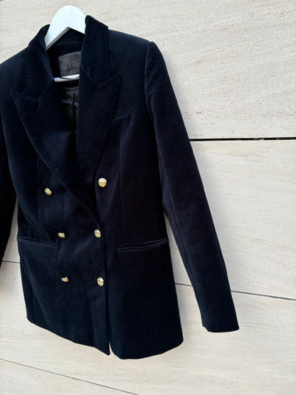 ZARA. Blazer terciopelo botones dorados