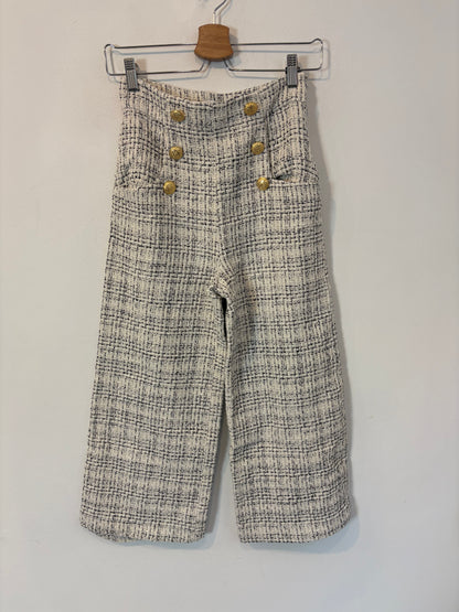 ZARA. Pantalón tweed botones dorados