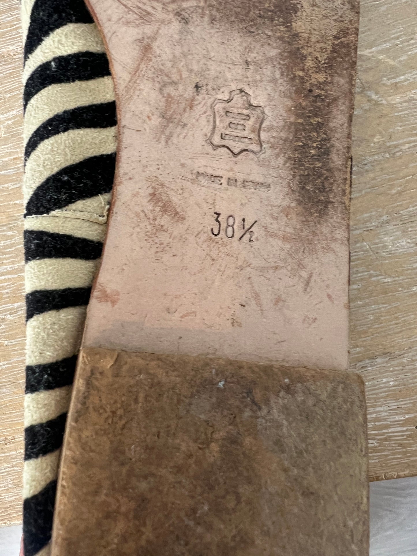 JAIME MASCARÓ. Animal print textured ballerina flat. 38.5