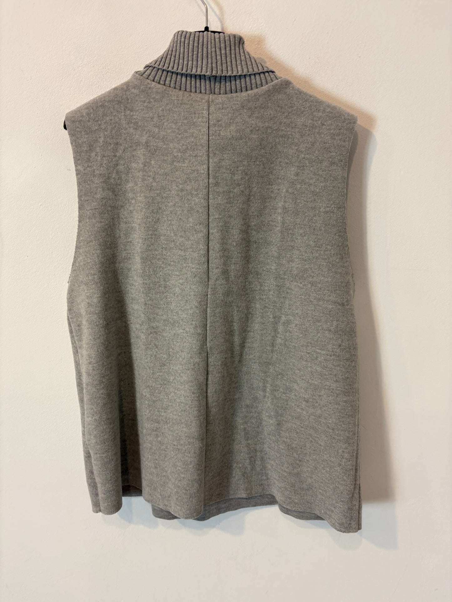 ZARA. Top gris textura