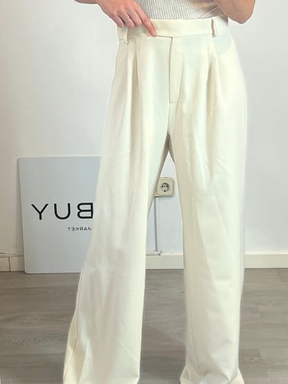 WHITE&ONE. Pantalón beige pinzas T.42