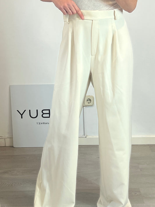 WHITE&ONE. Pantalón beige pinzas T.42