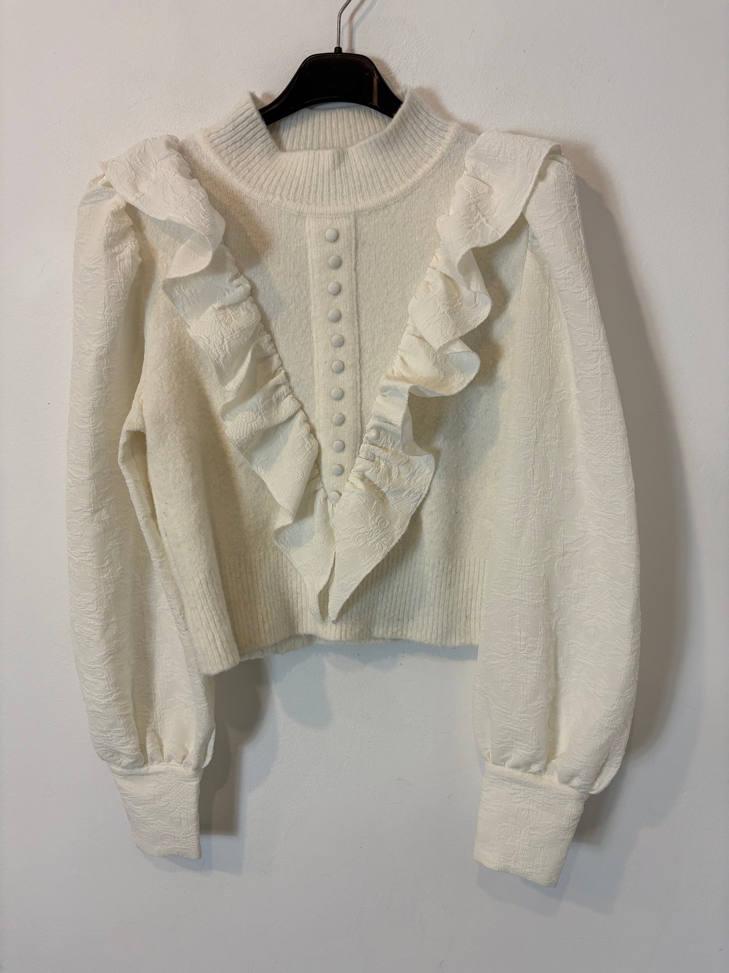 ZARA. White textured sleeve sweater. TS