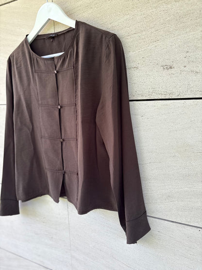 MASSIMO DUTTI. Blusa marrón detalle botones revestidos
