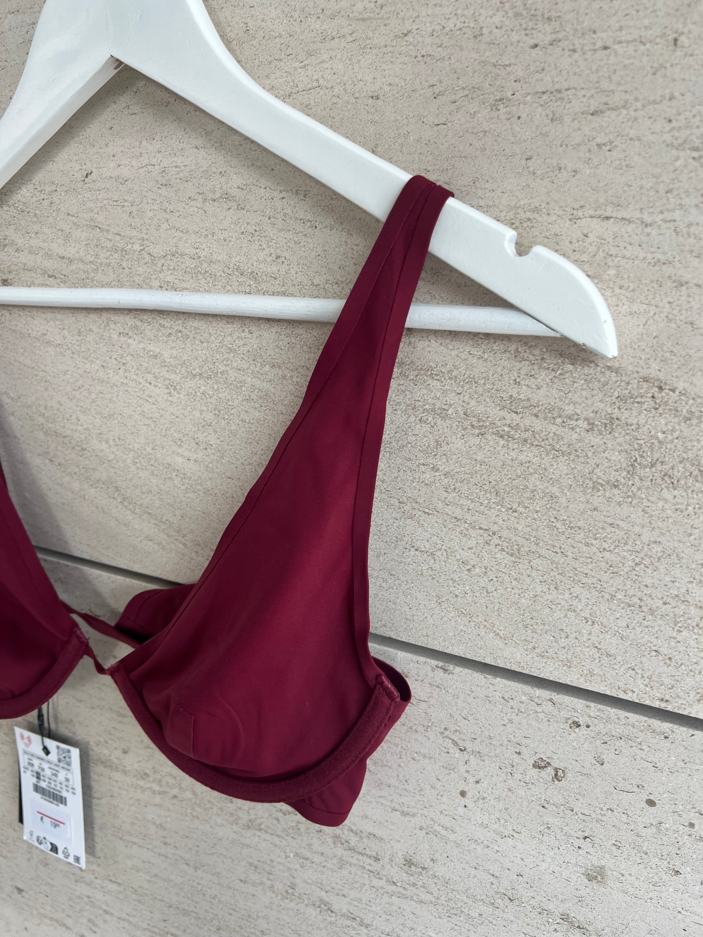 ZARA. Sujetador burdeos textura. T 90B