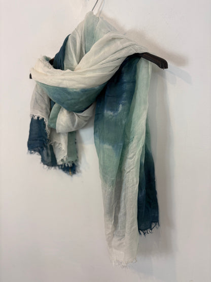 MAJE. Pañuelo  tonos azules