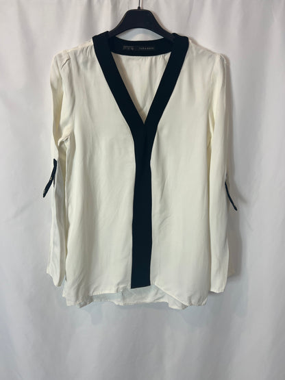 ZARA. White blouse with black details. TS
