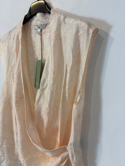 INTROPY. Light pink blouse texture. TM