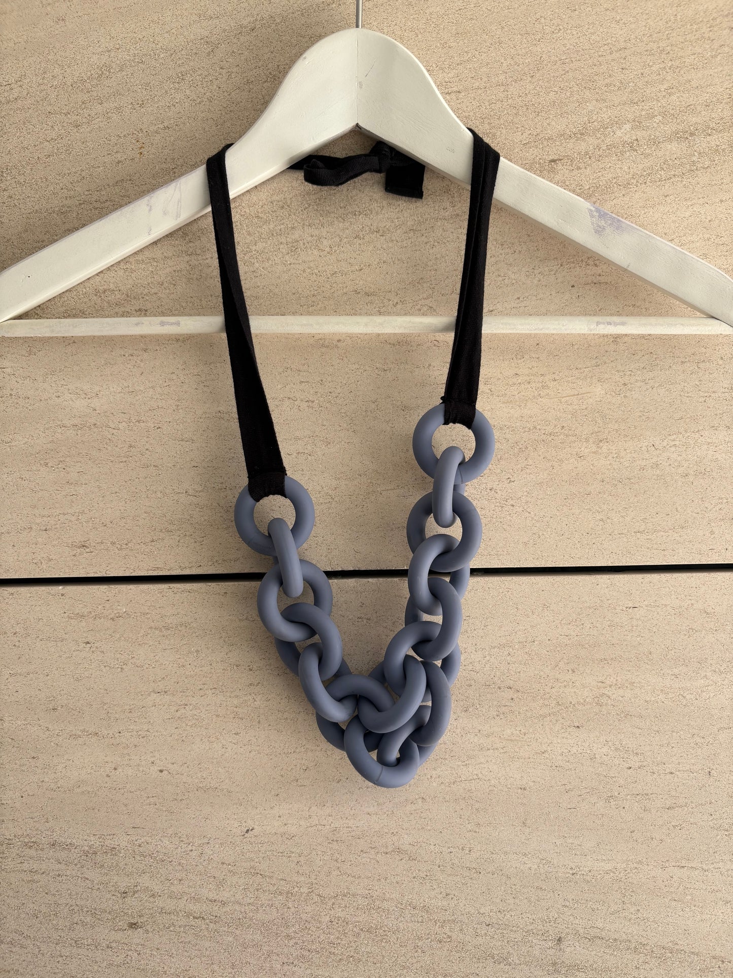 OTRAS. Collar ajustable eslabones textura