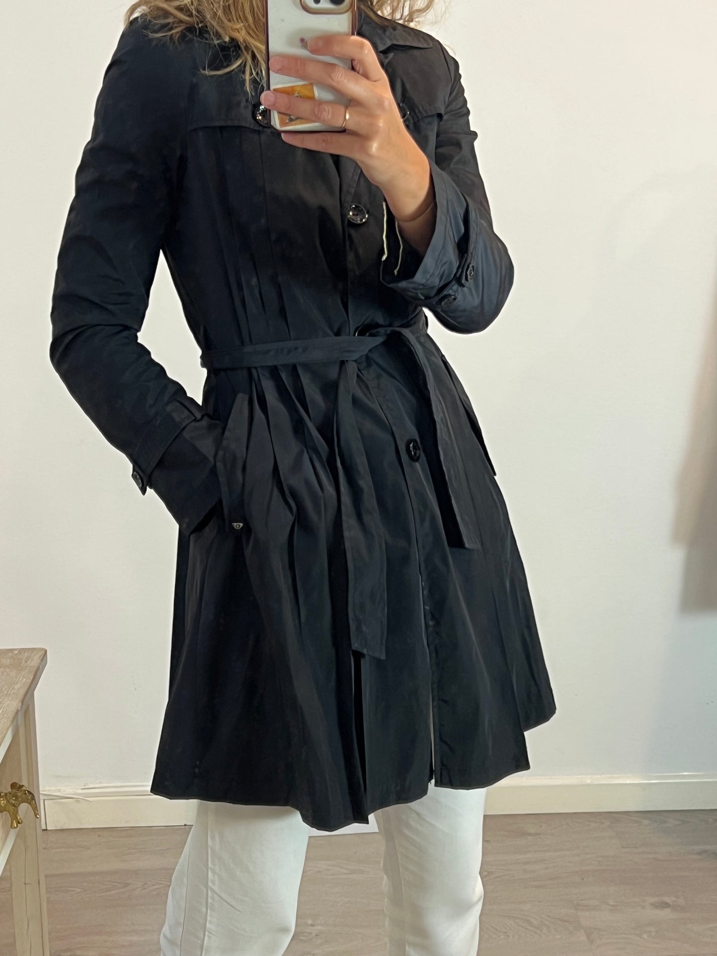 EMPORIO ARMANI. Gabardina negra T.36